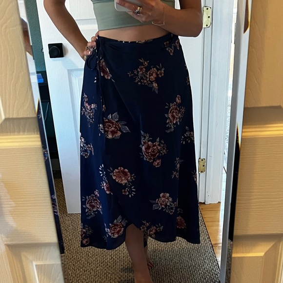 Miami blue floral asymmetric maxi skirt with tie - Picture 5 of 5